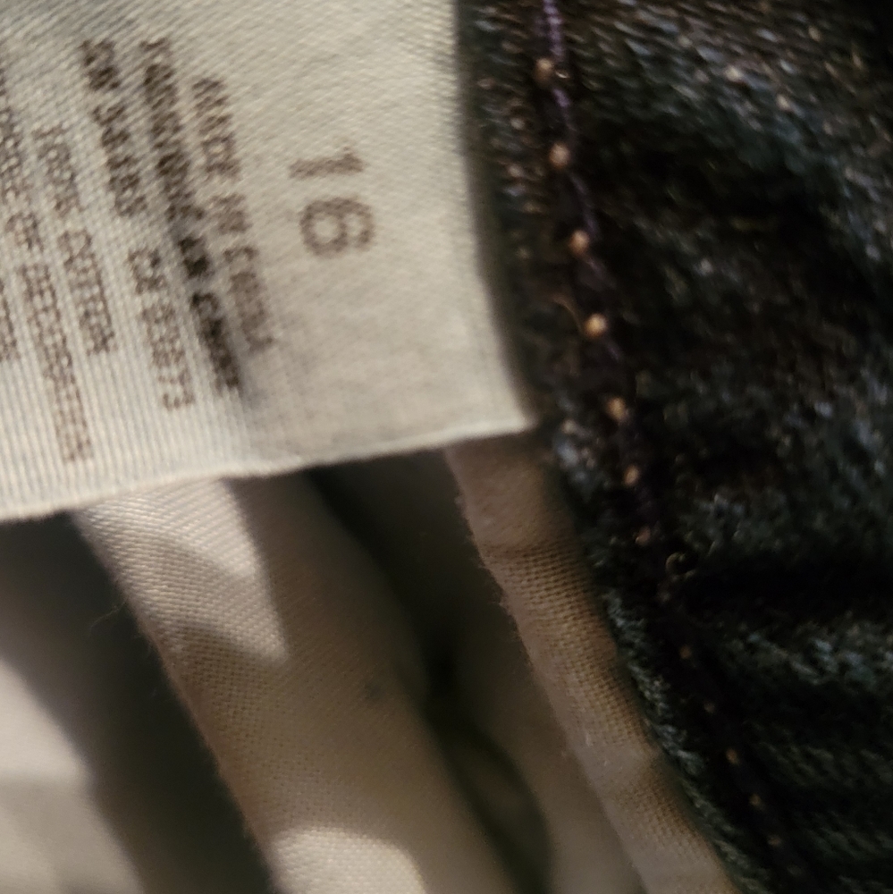 AMERICAN EAGLE JEAN' SHORTS SIZE 16. - Picture 8 of 9